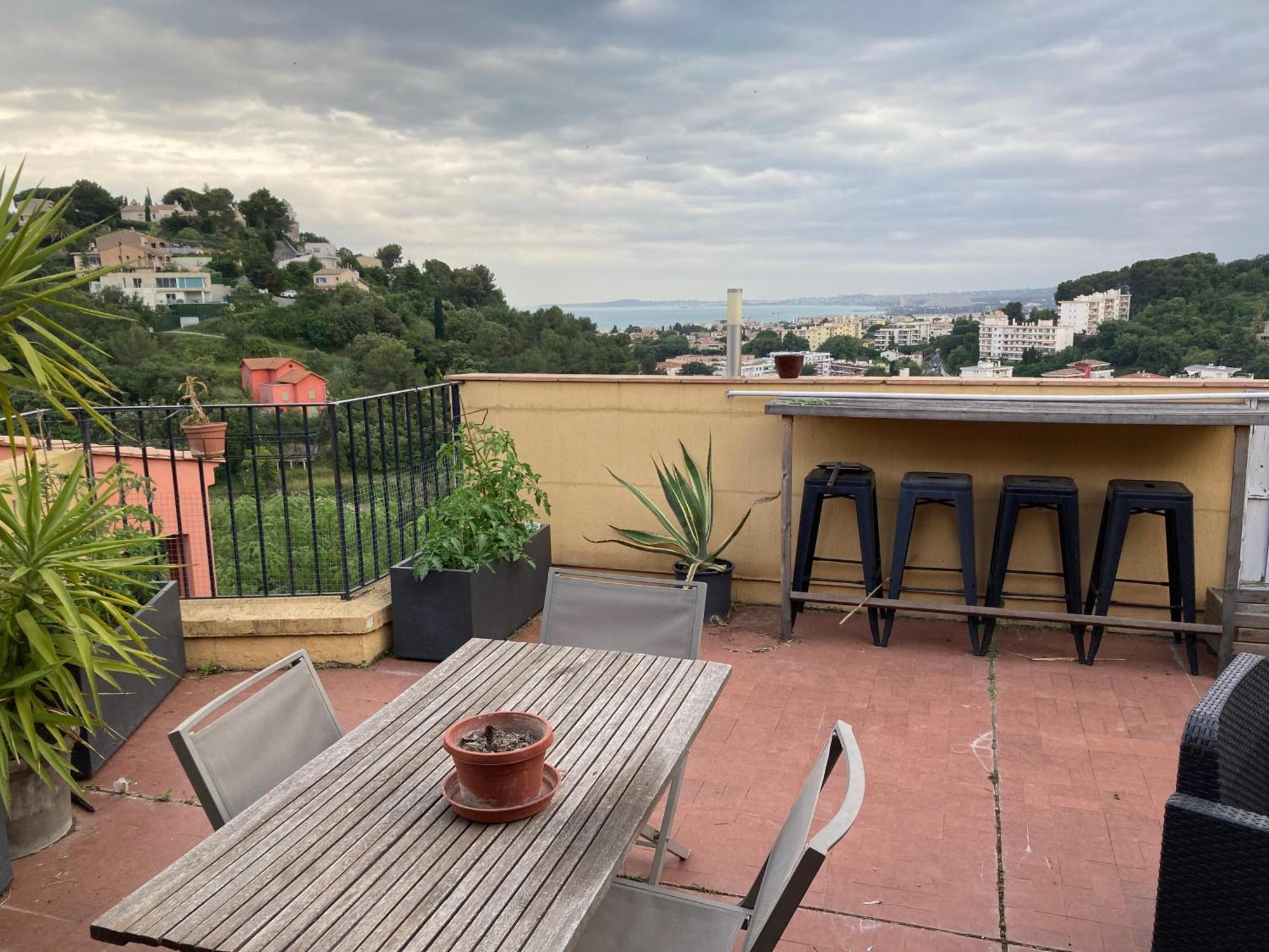 T2 Traversant Avec Une Grande Terrasse Et Piscine Cagnes-sur-Mer Exterior foto