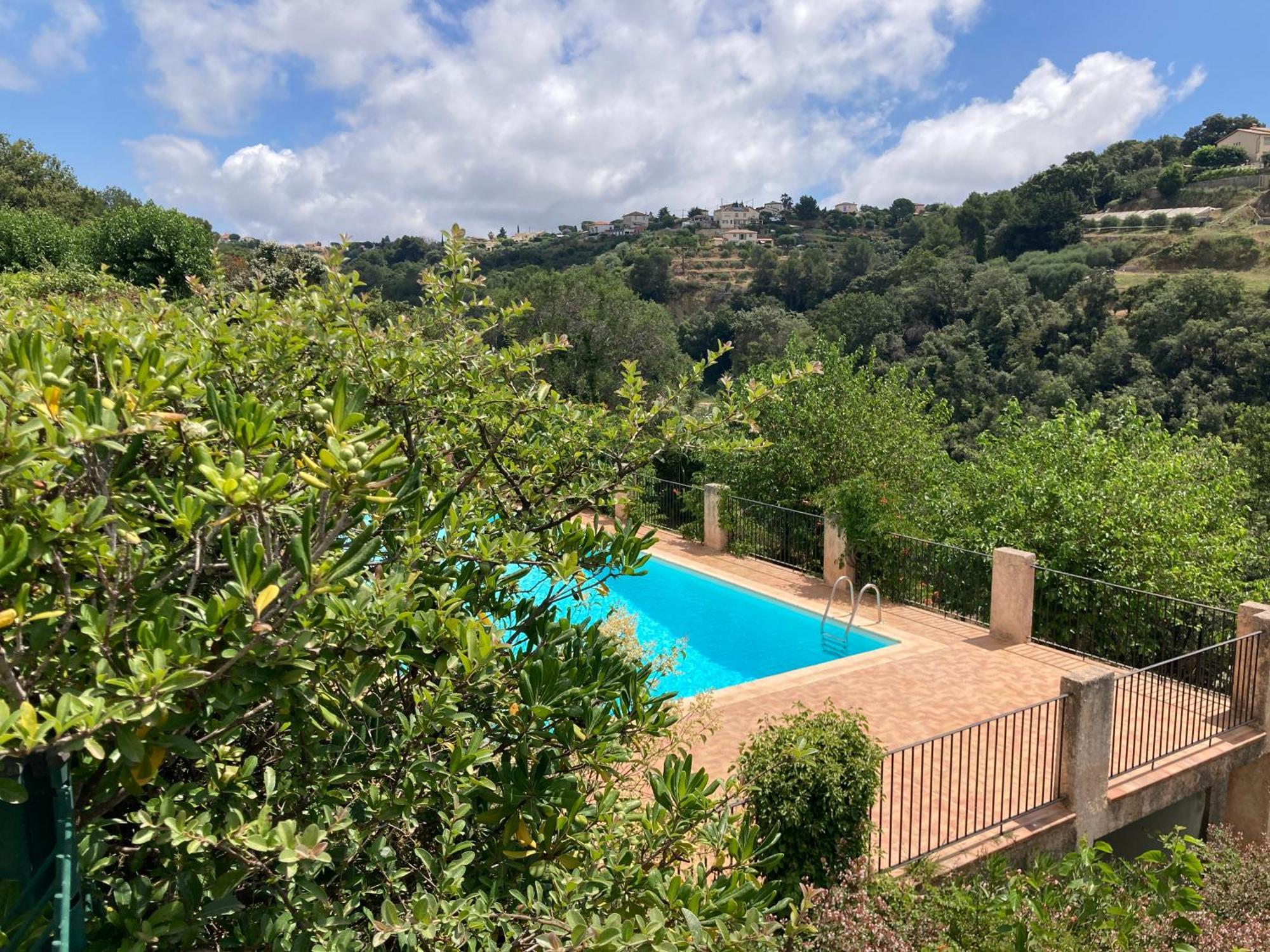 T2 Traversant Avec Une Grande Terrasse Et Piscine Cagnes-sur-Mer Exterior foto